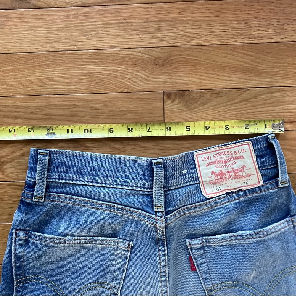 Levi's Light Blue Denim Jeans with Brown Label - Picture 4 of 16